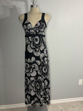 Essentials Black & White Floral Maxi Dress - V-Neck Sleeveless